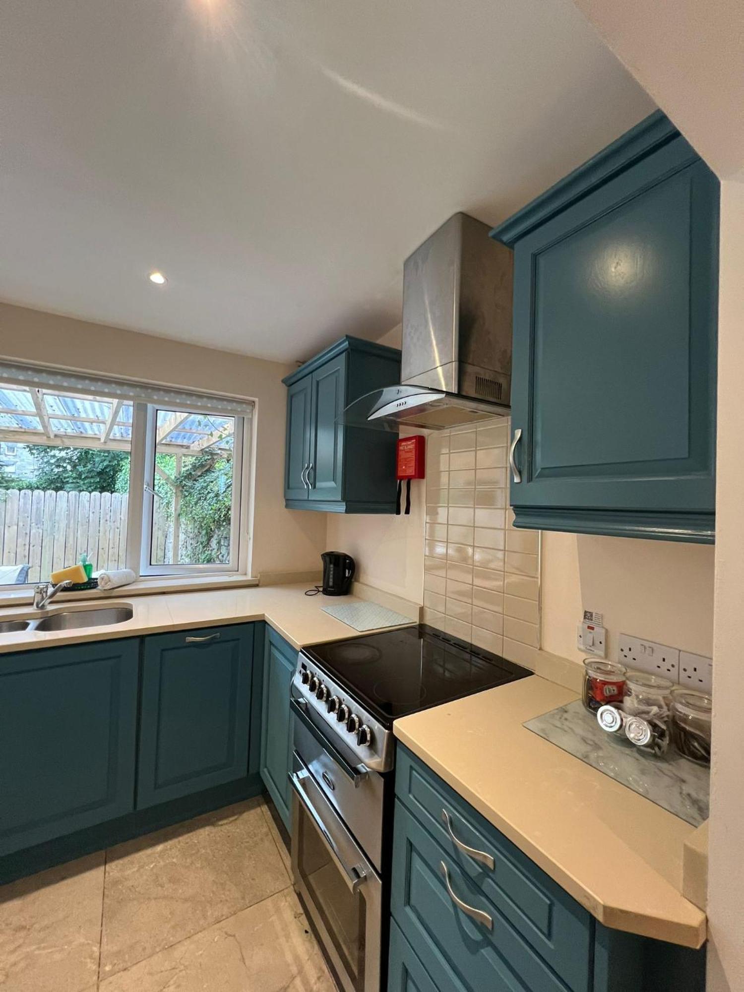 6 Eyre Square Lane Apartment Galway Bagian luar foto